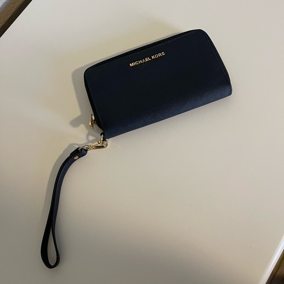 NWOT Michael Kors Wristlet - Picture 1 of 2